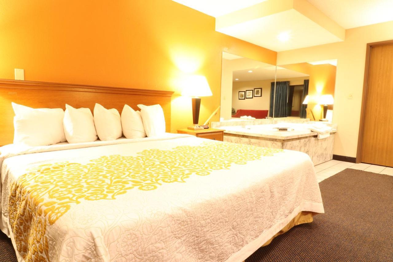 Days Inn By Wyndham Black River Falls - Access To Atv Trail מראה חיצוני תמונה